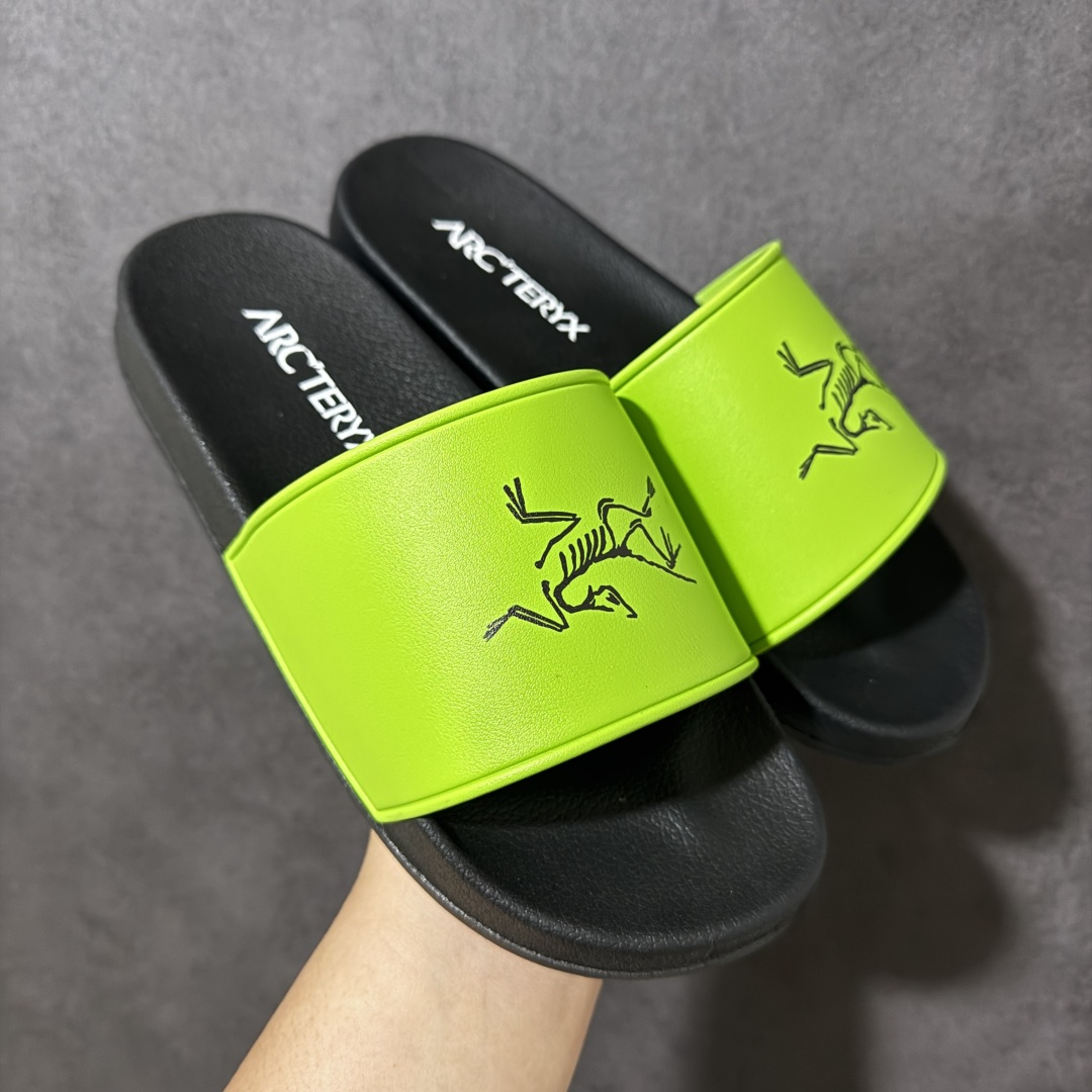 Arcteryx Slipper PRO M 始祖鸟一字拖鞋 泼墨街头潮牌沙滩拖鞋 中底设计提供更佳支撑和舒适感受 一片 Arcteryx Slipper PRO M 始祖鸟一字拖鞋 泼墨街头潮牌沙滩拖鞋 中底设计提供更佳支撑和舒适感受 一片