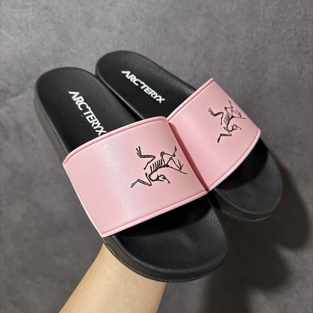 Arcteryx Slipper PRO M 始祖鸟一字拖鞋 泼墨街头潮牌沙滩拖鞋 中底设计提供更佳支撑和舒适感受 一片 Arcteryx Slipper PRO M 始祖鸟一字拖鞋 泼墨街头潮牌沙滩拖鞋 中底设计提供更佳支撑和舒适感受 一片