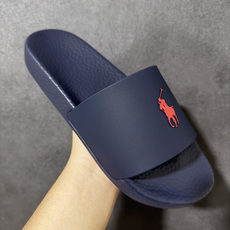 Ralph Lauren 拉夫劳伦 Slide 沙滩一字拖鞋 陆续出货 !不管是休闲度假穿还是居家穿 都是老钱新贵的优选 Ralph Lauren 拉夫劳伦 Slide 沙滩一字拖鞋 陆续出货 !不管是休闲度假穿还是居家穿 都是老钱新贵的优选