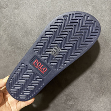 Ralph Lauren 拉夫劳伦 Slide 沙滩一字拖鞋 陆续出货 !不管是休闲度假穿还是居家穿 都是老钱新贵的优选 Ralph Lauren 拉夫劳伦 Slide 沙滩一字拖鞋 陆续出货 !不管是休闲度假穿还是居家穿 都是老钱新贵的优选