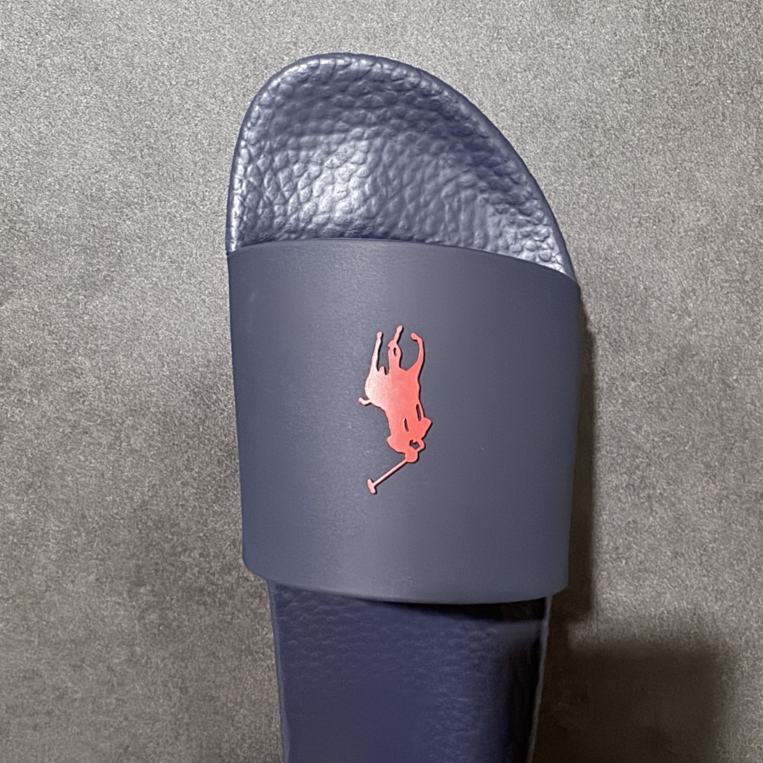 Ralph Lauren 拉夫劳伦 Slide 沙滩一字拖鞋 陆续出货 !不管是休闲度假穿还是居家穿 都是老钱新贵的优选 Ralph Lauren 拉夫劳伦 Slide 沙滩一字拖鞋 陆续出货 !不管是休闲度假穿还是居家穿 都是老钱新贵的优选