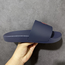Ralph Lauren 拉夫劳伦 Slide 沙滩一字拖鞋 陆续出货 !不管是休闲度假穿还是居家穿 都是老钱新贵的优选 Ralph Lauren 拉夫劳伦 Slide 沙滩一字拖鞋 陆续出货 !不管是休闲度假穿还是居家穿 都是老钱新贵的优选