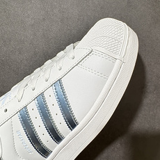 Adidas Originals Superstar贝壳头系列 阿迪达斯 低帮经典百搭休闲运动板鞋 货号:LA7739 Adidas Originals Superstar贝壳头系列 阿迪达斯 低帮经典百搭休闲运动板鞋 货号:LA7739