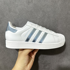 Adidas Originals Superstar贝壳头系列 阿迪达斯 低帮经典百搭休闲运动板鞋 货号:LA7739 Adidas Originals Superstar贝壳头系列 阿迪达斯 低帮经典百搭休闲运动板鞋 货号:LA7739