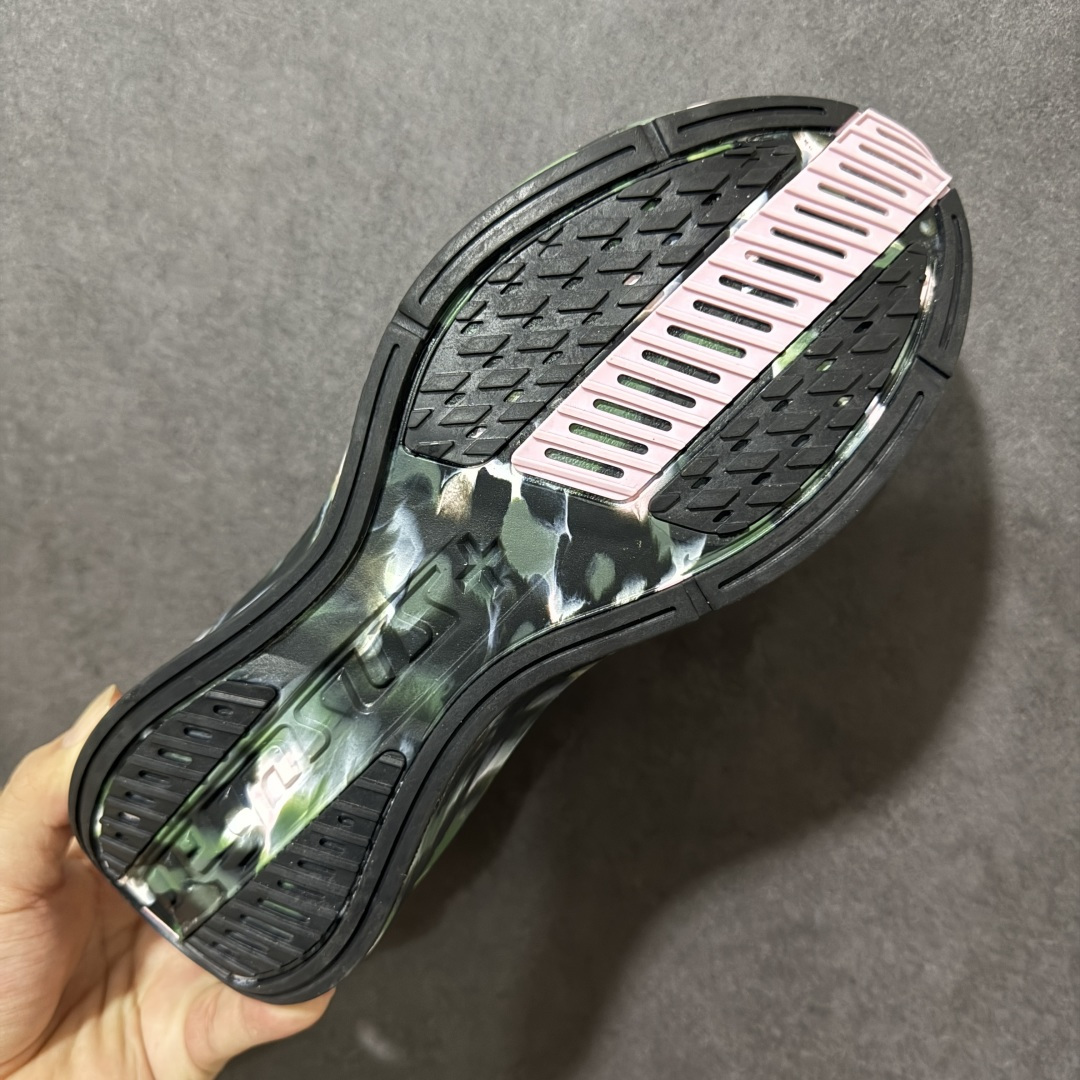 Nike Air Zoom Pegasus Premium 耐克 超级飞马 低帮 白色 轻量缓震透气跑鞋 采用透气网布与