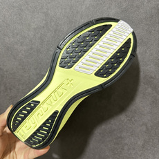 Nike Air Zoom Pegasus Premium 耐克 超级飞马 低帮 白色 轻量缓震透气跑鞋 采用透气网布与 Nike Air Zoom Pegasus Premium 耐克 超级飞马 低帮 白色 轻量缓震透气跑鞋 采用透气网布与