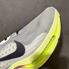 Nike Air Zoom Pegasus Premium 耐克 超级飞马 低帮 白色 轻量缓震透气跑鞋 采用透气网布与 Nike Air Zoom Pegasus Premium 耐克 超级飞马 低帮 白色 轻量缓震透气跑鞋 采用透气网布与