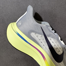 Nike Air Zoom Pegasus Premium 耐克 超级飞马 低帮 白色 轻量缓震透气跑鞋 采用透气网布与 Nike Air Zoom Pegasus Premium 耐克 超级飞马 低帮 白色 轻量缓震透气跑鞋 采用透气网布与