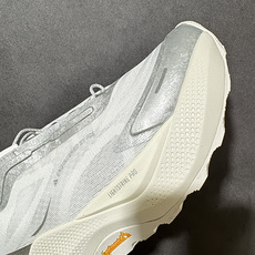 阿迪达斯(adidas)FOS2026年男女同款HOLO PEAK潮流休闲鞋 ,设计风格:属于“轻机能”风格,融合山系 阿迪达斯(adidas)FOS2026年男女同款HOLO PEAK潮流休闲鞋 ,设计风格:属于“轻机能”风格,融合山系