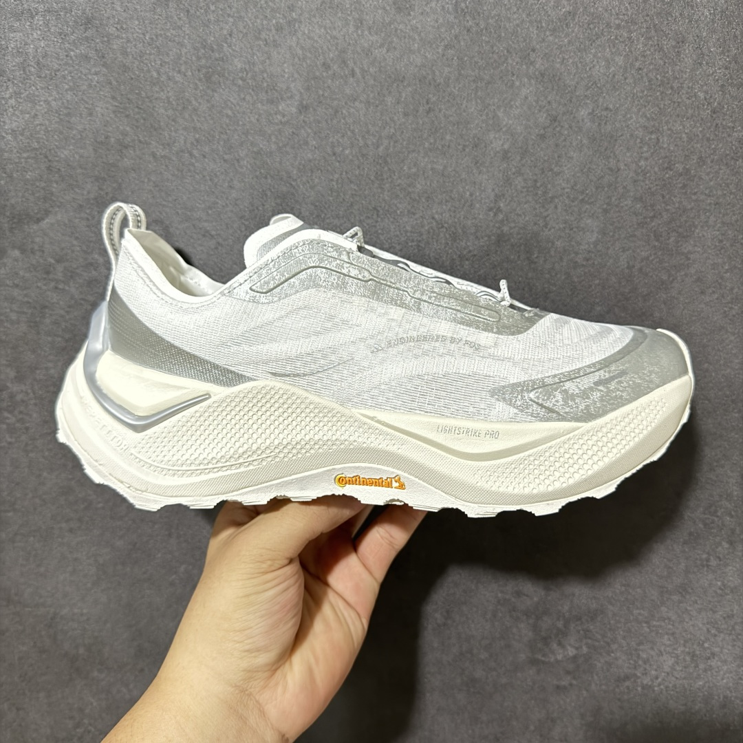 阿迪达斯(adidas)FOS2026年男女同款HOLO PEAK潮流休闲鞋 ,设计风格:属于“轻机能”风格,融合山系 阿迪达斯(adidas)FOS2026年男女同款HOLO PEAK潮流休闲鞋 ,设计风格:属于“轻机能”风格,融合山系