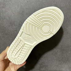 耐克 Nike Air Jordan 1 Retro Low OG 耐克 AJ1乔1低帮休闲板鞋 货号:HQ6998-1 耐克 Nike Air Jordan 1 Retro Low OG 耐克 AJ1乔1低帮休闲板鞋 货号:HQ6998-1