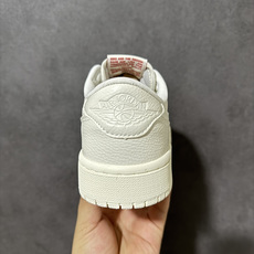 耐克 Nike Air Jordan 1 Retro Low OG 耐克 AJ1乔1低帮休闲板鞋 货号:HQ6998-1 耐克 Nike Air Jordan 1 Retro Low OG 耐克 AJ1乔1低帮休闲板鞋 货号:HQ6998-1