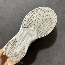 NIKE AVA X耐克顶级迈柔」路跑鞋,通过超强缓震与舒适度的全面提升令跑步更加轻松,缓解冲击压力,加快恢复节奏。 货 NIKE AVA X耐克顶级迈柔」路跑鞋,通过超强缓震与舒适度的全面提升令跑步更加轻松,缓解冲击压力,加快恢复节奏。 货