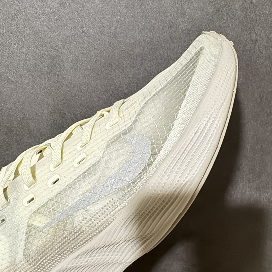 NIKE AVA X耐克顶级迈柔」路跑鞋,通过超强缓震与舒适度的全面提升令跑步更加轻松,缓解冲击压力,加快恢复节奏。 货 NIKE AVA X耐克顶级迈柔」路跑鞋,通过超强缓震与舒适度的全面提升令跑步更加轻松,缓解冲击压力,加快恢复节奏。 货