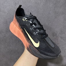 NIKE AVA X耐克顶级迈柔」路跑鞋,通过超强缓震与舒适度的全面提升令跑步更加轻松,缓解冲击压力,加快恢复节奏。 货 NIKE AVA X耐克顶级迈柔」路跑鞋,通过超强缓震与舒适度的全面提升令跑步更加轻松,缓解冲击压力,加快恢复节奏。 货