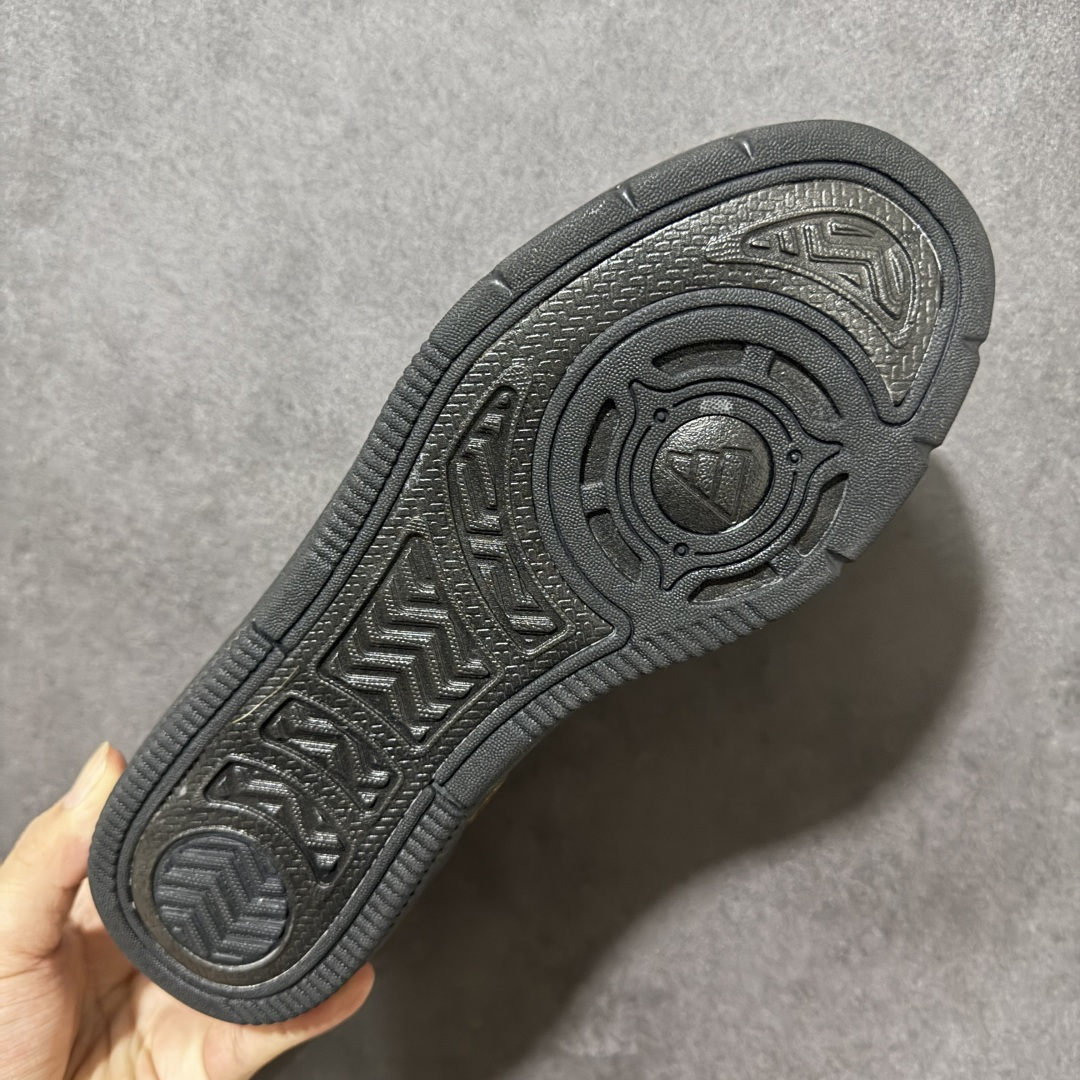 阿迪达斯 adidas LITE SHUFFLE 复合材质 舒适贴合系带 板鞋 货号：KH9025 Size：36-45