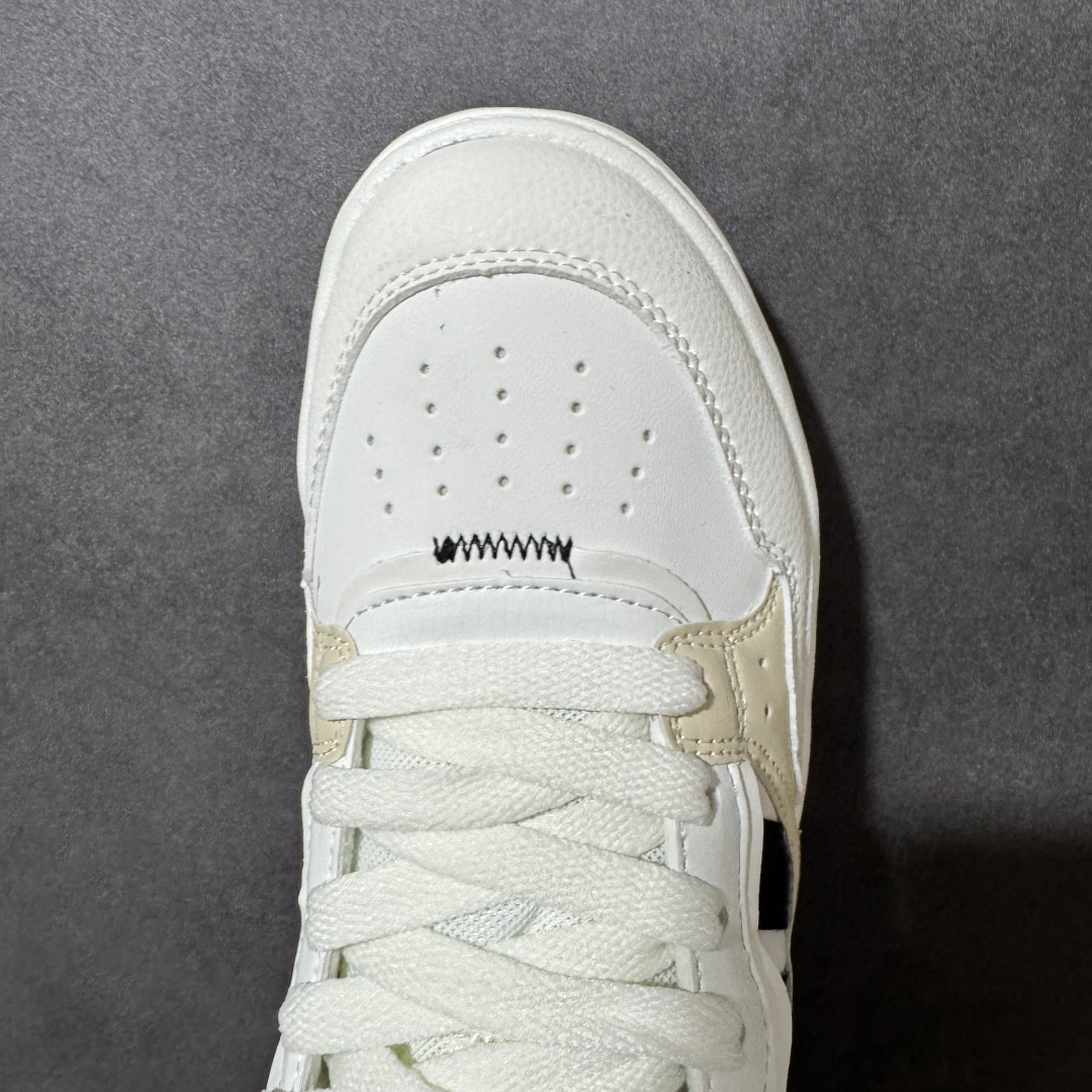 阿迪达斯 adidas LITE SHUFFLE 复合材质 舒适贴合系带 板鞋 货号：KI1858 Size：36-45