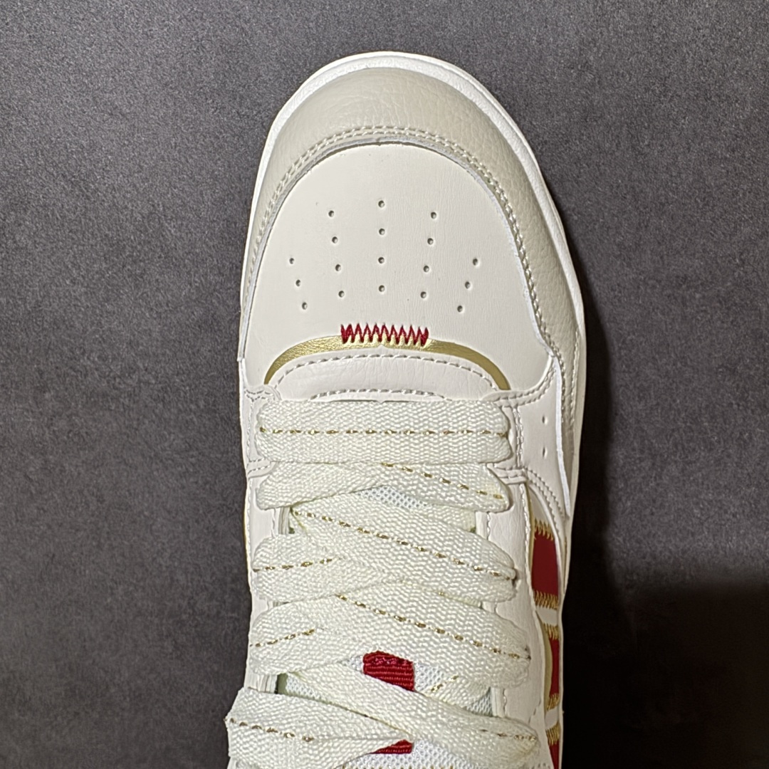 阿迪达斯 adidas LITE SHUFFLE 复合材质 舒适贴合系带 板鞋 货号：KH9021 Size：36-45