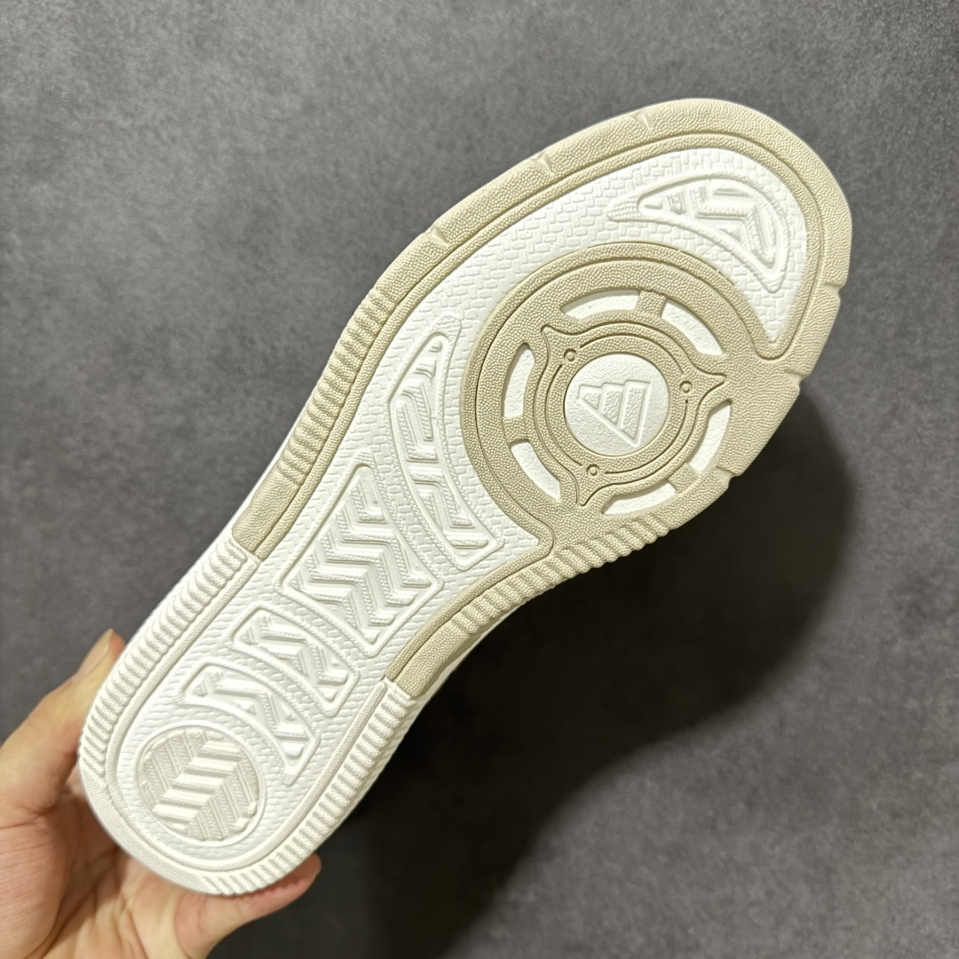 阿迪达斯 adidas LITE SHUFFLE 复合材质 舒适贴合系带 板鞋 货号：KH9021 Size：36-45