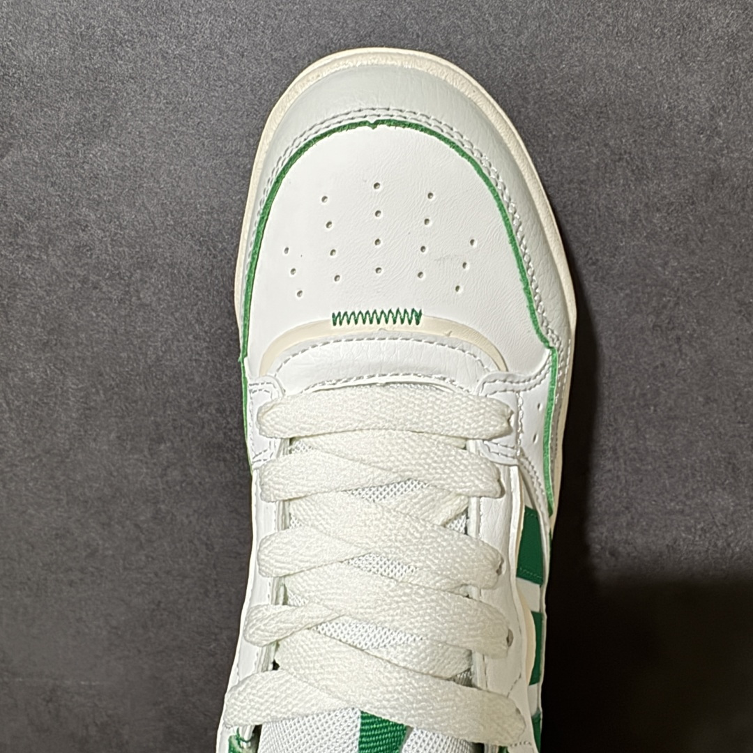 阿迪达斯 adidas LITE SHUFFLE 复合材质 舒适贴合系带 板鞋 货号：KH9024 Size：36-45