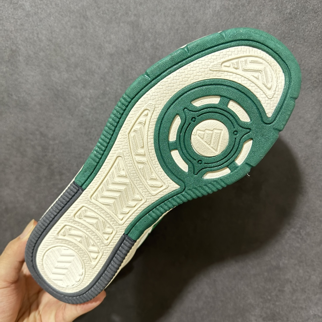 阿迪达斯 adidas LITE SHUFFLE 复合材质 舒适贴合系带 板鞋 货号：KH9024 Size：36-45