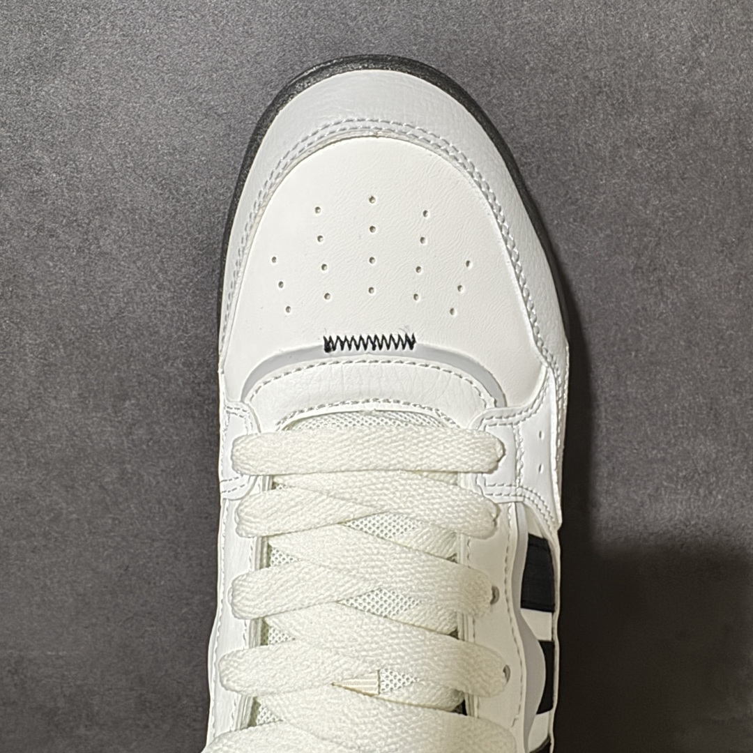 阿迪达斯 adidas LITE SHUFFLE 复合材质 舒适贴合系带 板鞋 货号：KH9022 Size：36-45
