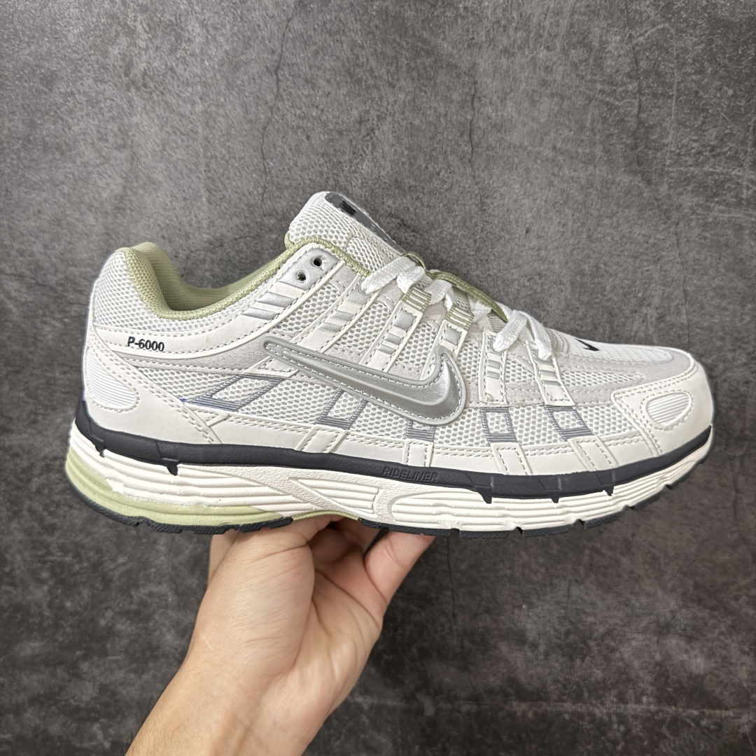 Nike P-6000 SE 复古休闲运动老爹鞋 #层次鲜明线条设计 摆脱厚重外形 超轻鞋身 细节随意对比 尺码:36 Nike P-6000 SE 复古休闲运动老爹鞋 #层次鲜明线条设计 摆脱厚重外形 超轻鞋身 细节随意对比 尺码:36