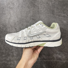 Nike P-6000 SE 复古休闲运动老爹鞋 #层次鲜明线条设计 摆脱厚重外形 超轻鞋身 细节随意对比 尺码:36 Nike P-6000 SE 复古休闲运动老爹鞋 #层次鲜明线条设计 摆脱厚重外形 超轻鞋身 细节随意对比 尺码:36