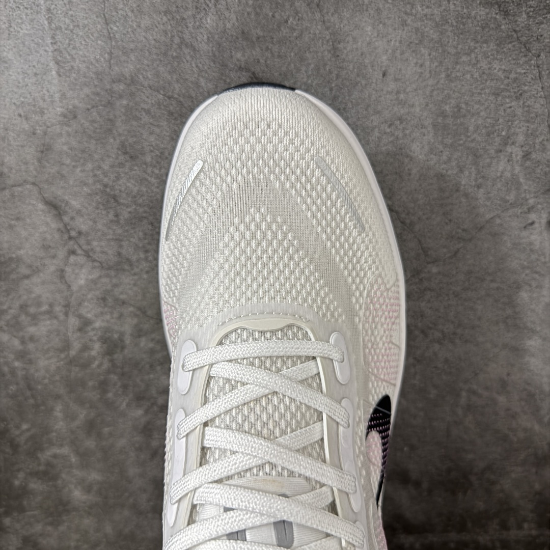 Nike VOMERO PREMIUM 耐克 舒适减震防滑 低帮跑步鞋 全掌ReactX泡绵中底 前掌和后跟还配备了Ai