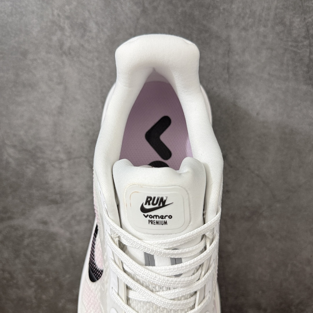 Nike VOMERO PREMIUM 耐克 舒适减震防滑 低帮跑步鞋 全掌ReactX泡绵中底 前掌和后跟还配备了Ai