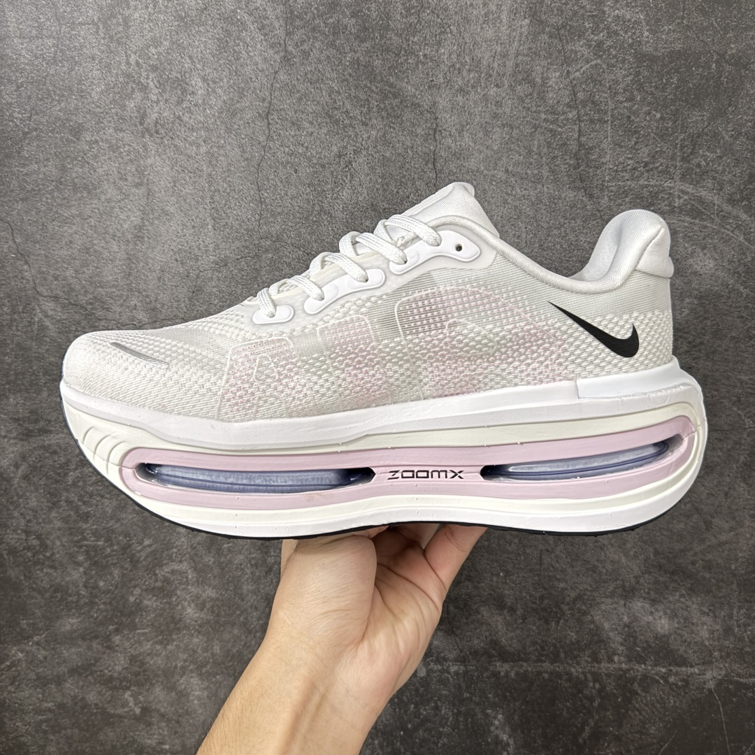 Nike VOMERO PREMIUM 耐克 舒适减震防滑 低帮跑步鞋 全掌ReactX泡绵中底 前掌和后跟还配备了Ai