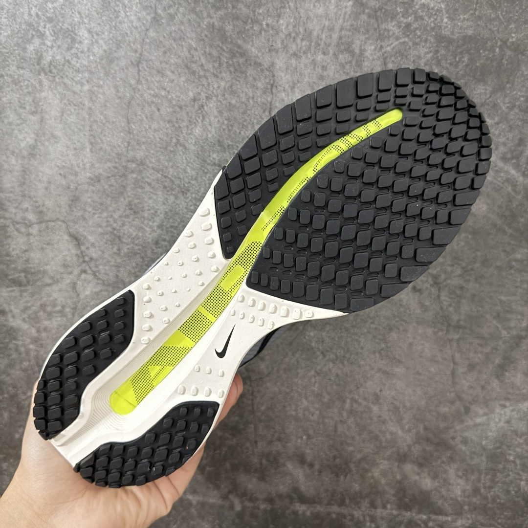 Nike Pegasus Premium SE 舒适百搭减震防滑耐磨透气 低帮跑步鞋 简约又不失活力,上脚超吸睛。 它不 Nike Pegasus Premium SE 舒适百搭减震防滑耐磨透气 低帮跑步鞋 简约又不失活力,上脚超吸睛。 它不