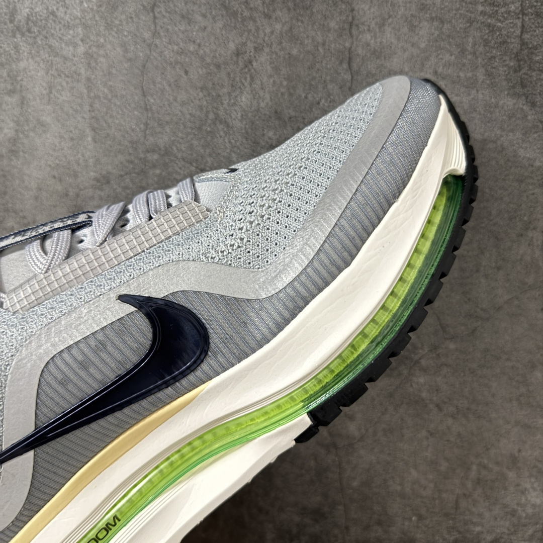 Nike Pegasus Premium SE 舒适百搭减震防滑耐磨透气 低帮跑步鞋 简约又不失活力,上脚超吸睛。 它不 Nike Pegasus Premium SE 舒适百搭减震防滑耐磨透气 低帮跑步鞋 简约又不失活力,上脚超吸睛。 它不