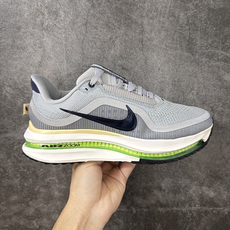 Nike Pegasus Premium SE 舒适百搭减震防滑耐磨透气 低帮跑步鞋 简约又不失活力,上脚超吸睛。 它不 Nike Pegasus Premium SE 舒适百搭减震防滑耐磨透气 低帮跑步鞋 简约又不失活力,上脚超吸睛。 它不