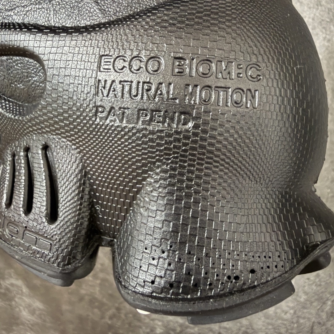 Ecco 爱步Biom-25周年，德仕玛联邦一体注塑版本，真一体注塑，引进原厂同源过千万级“德仕玛联邦一体注塑机”，打破