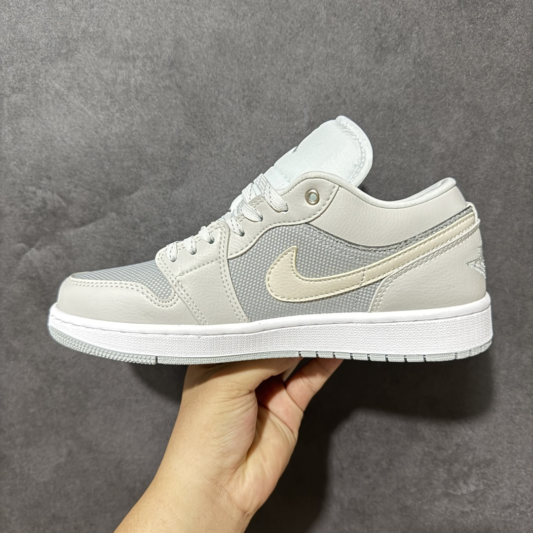 Nike Air Jordan 1 Low 经典百搭 AJ1 耐克 低帮休闲板鞋 货号:IO2049-100 尺码:36 Nike Air Jordan 1 Low 经典百搭 AJ1 耐克 低帮休闲板鞋 货号:IO2049-100 尺码:36