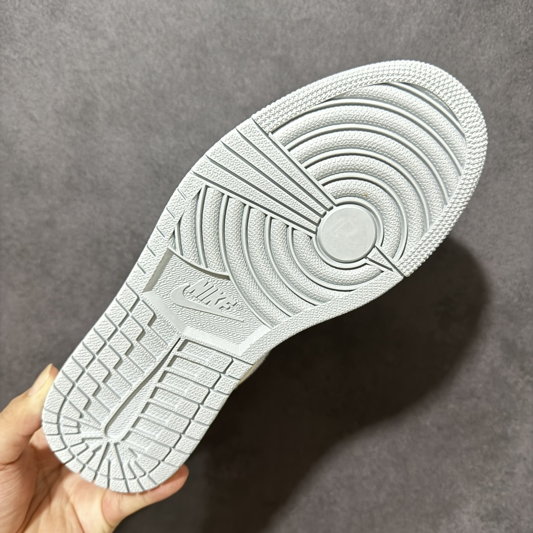 Nike Air Jordan 1 Low 经典百搭 AJ1 耐克 低帮休闲板鞋 货号:IO2049-100 尺码:36 Nike Air Jordan 1 Low 经典百搭 AJ1 耐克 低帮休闲板鞋 货号:IO2049-100 尺码:36