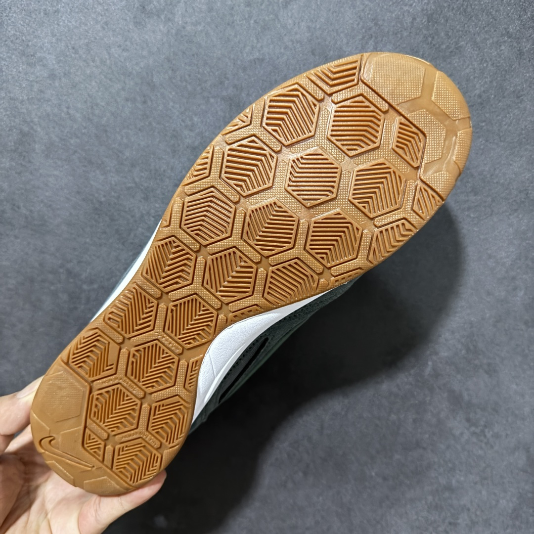 NIKE Goto 系列 复古经典运动休闲鞋 HQ6020-004 Nike Gato 是一款复刻自 2010 年的经典 NIKE Goto 系列 复古经典运动休闲鞋 HQ6020-004 Nike Gato 是一款复刻自 2010 年的经典