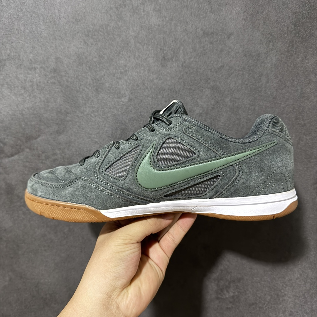 NIKE Goto 系列 复古经典运动休闲鞋 HQ6020-004 Nike Gato 是一款复刻自 2010 年的经典 NIKE Goto 系列 复古经典运动休闲鞋 HQ6020-004 Nike Gato 是一款复刻自 2010 年的经典