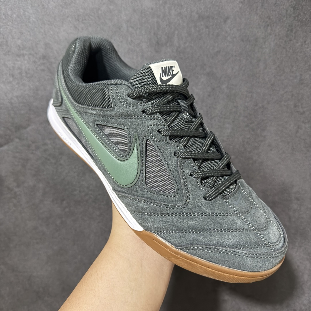 NIKE Goto 系列 复古经典运动休闲鞋 HQ6020-004 Nike Gato 是一款复刻自 2010 年的经典 NIKE Goto 系列 复古经典运动休闲鞋 HQ6020-004 Nike Gato 是一款复刻自 2010 年的经典