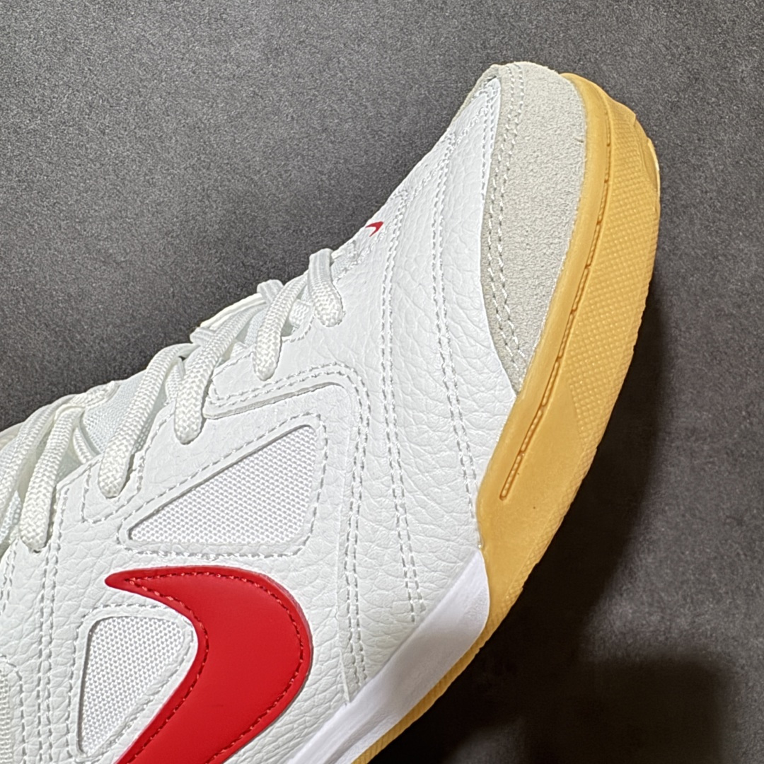 NIKE Goto 系列 复古经典运动休闲鞋 HQ6019-102 Nike Gato 是一款复刻自 2010 年的经典 NIKE Goto 系列 复古经典运动休闲鞋 HQ6019-102 Nike Gato 是一款复刻自 2010 年的经典