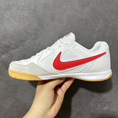 NIKE Goto 系列 复古经典运动休闲鞋 HQ6019-102 Nike Gato 是一款复刻自 2010 年的经典 NIKE Goto 系列 复古经典运动休闲鞋 HQ6019-102 Nike Gato 是一款复刻自 2010 年的经典