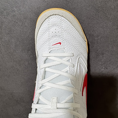 NIKE Goto 系列 复古经典运动休闲鞋 HQ6019-102 Nike Gato 是一款复刻自 2010 年的经典 NIKE Goto 系列 复古经典运动休闲鞋 HQ6019-102 Nike Gato 是一款复刻自 2010 年的经典