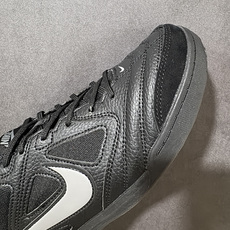 NIKE Goto 系列 复古经典运动休闲鞋 HQ6019-004 Nike Gato 是一款复刻自 2010 年的经典 NIKE Goto 系列 复古经典运动休闲鞋 HQ6019-004 Nike Gato 是一款复刻自 2010 年的经典