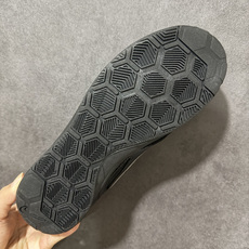 NIKE Goto 系列 复古经典运动休闲鞋 HQ6019-004 Nike Gato 是一款复刻自 2010 年的经典 NIKE Goto 系列 复古经典运动休闲鞋 HQ6019-004 Nike Gato 是一款复刻自 2010 年的经典