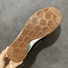 NIKE Goto 系列 复古经典运动休闲鞋 IB8509-001 Nike Gato 是一款复刻自 2010 年的经典 NIKE Goto 系列 复古经典运动休闲鞋 IB8509-001 Nike Gato 是一款复刻自 2010 年的经典