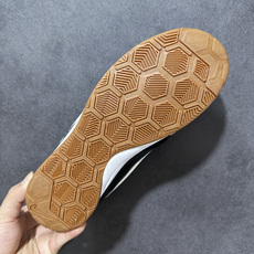 NIKE Goto 系列 复古经典运动休闲鞋 HQ6019-001 Nike Gato 是一款复刻自 2010 年的经典 NIKE Goto 系列 复古经典运动休闲鞋 HQ6019-001 Nike Gato 是一款复刻自 2010 年的经典