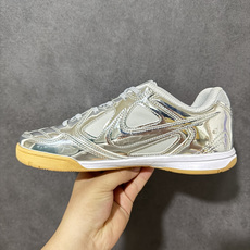 NIKE Goto 系列 复古经典运动休闲鞋 IB3566-001 Nike Gato 是一款复刻自 2010 年的经典 NIKE Goto 系列 复古经典运动休闲鞋 IB3566-001 Nike Gato 是一款复刻自 2010 年的经典