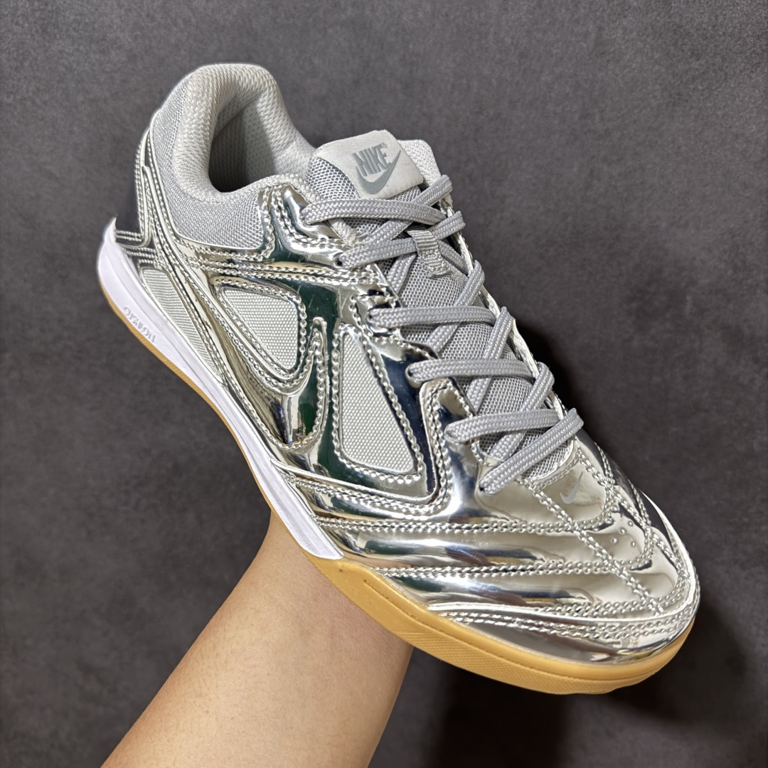 NIKE Goto 系列 复古经典运动休闲鞋 IB3566-001 Nike Gato 是一款复刻自 2010 年的经典 NIKE Goto 系列 复古经典运动休闲鞋 IB3566-001 Nike Gato 是一款复刻自 2010 年的经典