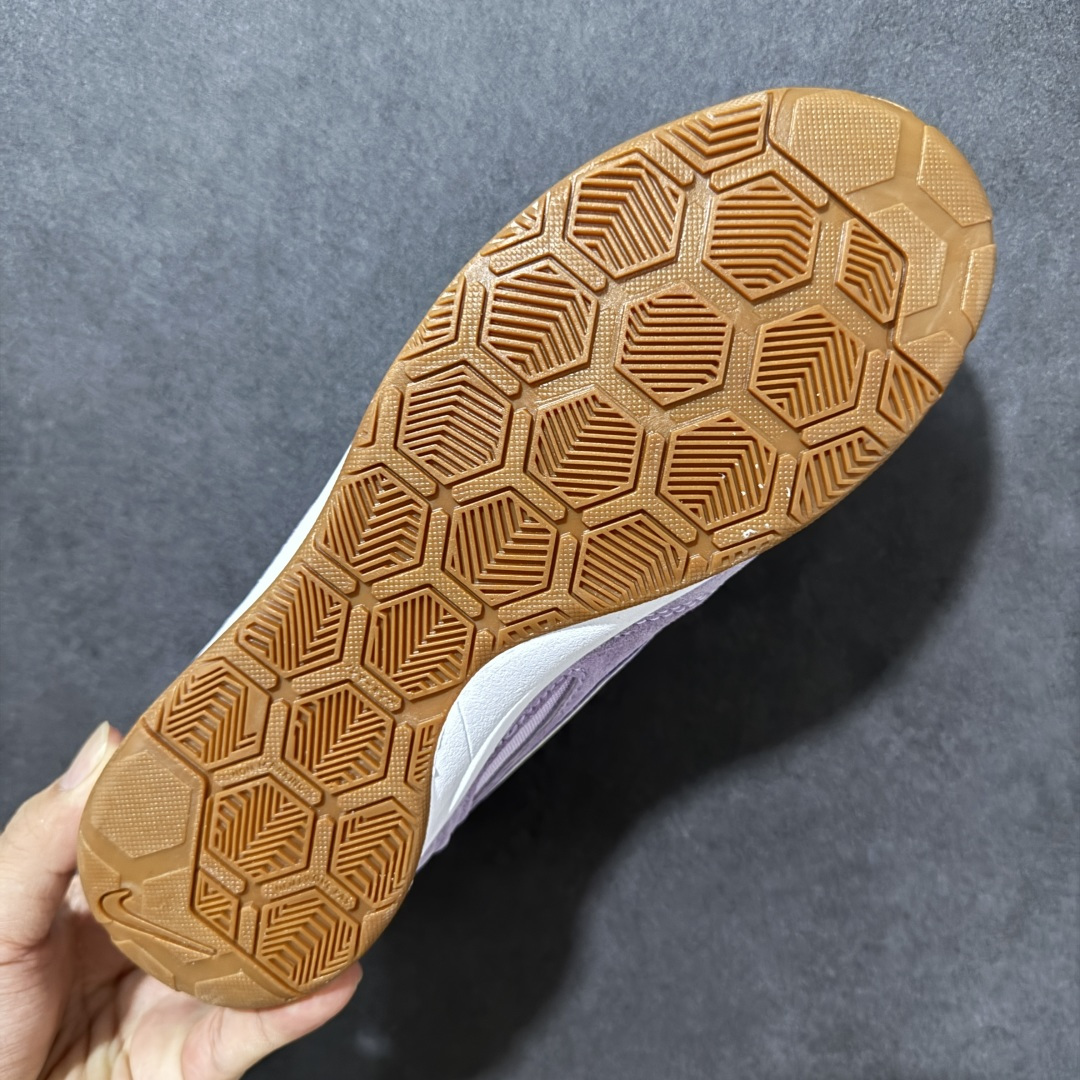 NIKE Goto 系列 复古经典运动休闲鞋 HQ6020-500 Nike Gato 是一款复刻自 2010 年的经典 NIKE Goto 系列 复古经典运动休闲鞋 HQ6020-500 Nike Gato 是一款复刻自 2010 年的经典